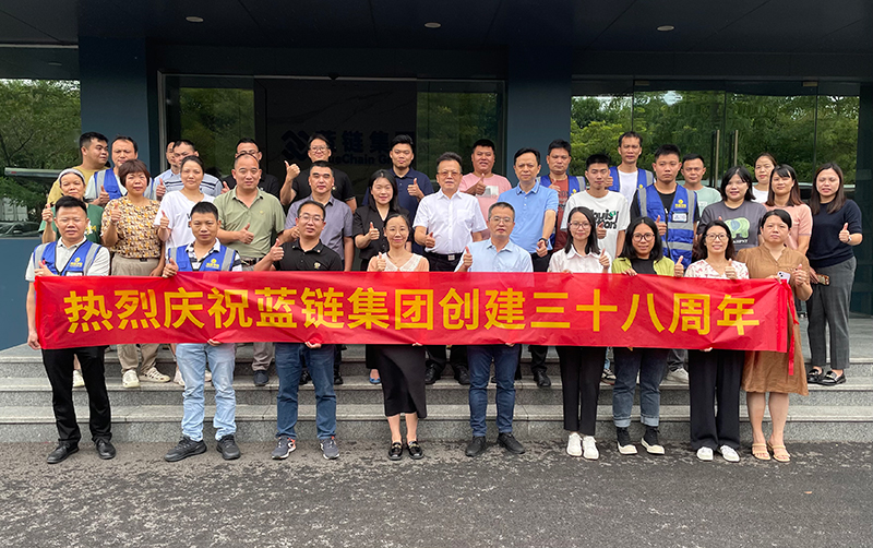64f1adb14b594.jpg 合影.jpg